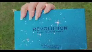 Revolution Precious Stones Emerald Eyeshadow Palette || Opening & First swatches || Makeup Critiques