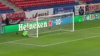 RB Leipzig&rsquo;s Gulacsi dives in the net vs Liverpool