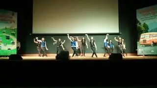 Sakshi Kelkar and group performing 'Parikatha' at Maharashtra Din 17