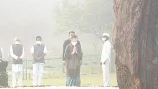 Congress President Smt. Sonia Gandhi pays tribute to former PM Smt. Indira Gandhi at Shakti Sthal