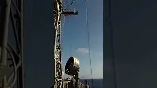 Военный корабль сбивает дрон, и капитан разгневался 🤬