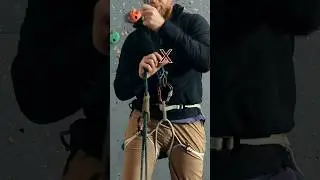 Современная техника спуска по веревке против метода старой школы #скалолазание #безопасность
