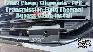 Установка терморегулирующего клапана для трансмиссионной жидкости в Chevrolet Silverado 2019 года.
