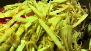 ตำนัวมะม่วงน้ำดอกไม้ปูดอง😋👍 เปรี้ยวปรี๊ดแซ่บนัวหลายๆค่ะ