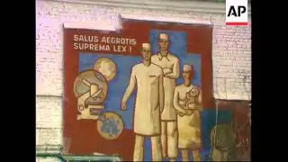 RUSSIA: ST PETERSBURG: BUS TOURS CITY IN PILOT AIDS SCHEME