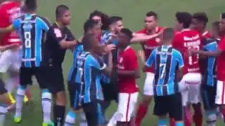 Confus&atilde;o no Gre-Nal 411 - Ed&iacute;lson acerta socos em Rodrigo Dourado