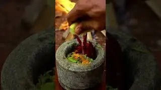 Old songs, crispy vibes & the taste of tradition on a banana leaf 🍁 #food #tastyindia #recipe