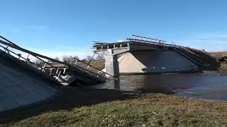 Причина обрушения моста через реку Карасук устанавливается // 