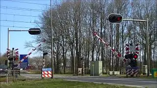Spoorwegovergang Hardenberg (Brucht) // Dutch railroad crossing