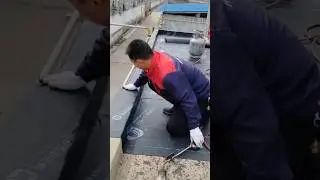 Techniques for installing heat-proof mats on the roof of a house