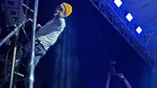 Jay goes off-stage for fans and crowd at Dinagsa Festival