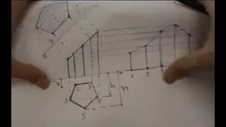Prisma recto de base pentagonal regular: sección y desarrollo