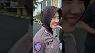 Polwan cantik Briptu Intan