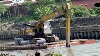 Latest Start Project, Long Boom Excavator Mud Scooper