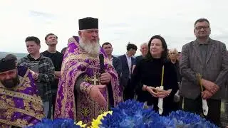 BucPress TV - &Icirc;n comuna Voloca, regiunea Cernăuți a fost sfințită Crucea Memoriei.