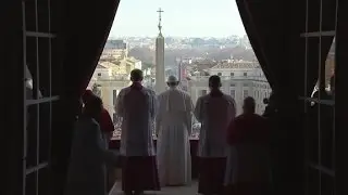 Pope Francis makes plea for world peace on Christmas