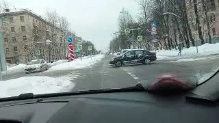Разворот на дороге с разделительной полосой