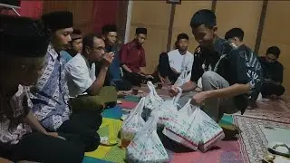 Tradisi Mendak Pindo, Kirim Do'a Serta Menghadiahkan Pahala Sedekah Makanan, Minuman & Nasi Berkat