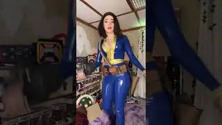 fallout cosplay #falloutcosplay #fallout #vaultsuit #vaulttec #vinyl #latexcosplay halloween