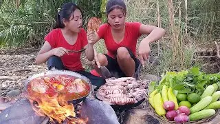 Survival skills: Squid cooking with salt chili so delicious food, Chicken thigh cooking with egg