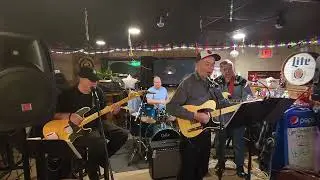 Odie And The Country Band (she don't know she's beautiful)