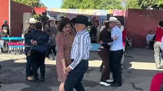 Bailando enla pulga de San José California 