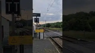 [Transilien V] Croisement de Z 8800 Carmillon/Z 5600 Transilien en gare de Vauboyen