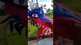 Bermain layang layang naga keren abis.