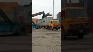RST handling load container🙂 #rst #reachstacker #equipment