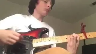 Finn Wolfhard tocando e cantando