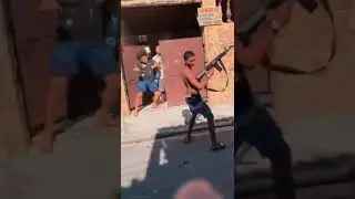 QUEBRANDO COM FUZIL NA M&Atilde;O EM 1 PARTE , V&Iacute;DEO DAN&Ccedil;ANDO