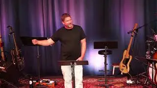Loving God Fully in a World of Distractions | Luke 10:38-42