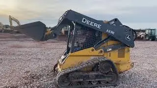Гусеничный компактный погрузчик John Deere 323E