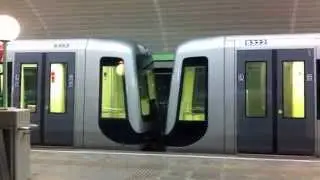 RET Metro 5353+5322 op De Akkers met de nieuwe kleur na de Midlife revisie