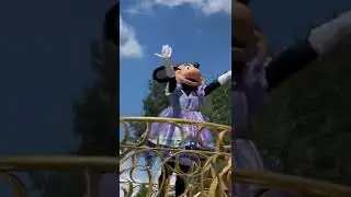Mickey and Minnie&rsquo;s New EARidescent Outfits | Disney World 50th mini parades #shorts