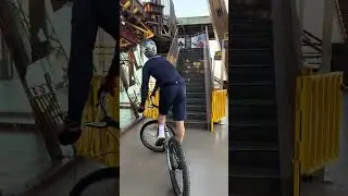 🎖RECORD DU MONDE - VTT * TOUR EIFFEL         #vtt #toureiffel #record