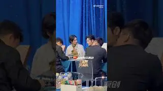 Yang Zi chatting with Huang Xiaoming backstage at the 2025 Weibo Night #yangzi #杨紫