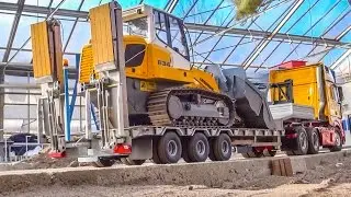 RC Heavy Transport of a Liebherr crawler loader to the construction site!