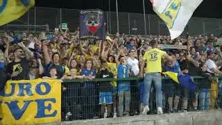 Carrarese - Coro ultras curva nord Giallo Azzurri