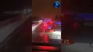 verglas sur la route, l'ambiance est bloqu&eacute; #funny #partage #police #automobile #ambulance #route