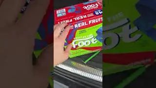 🍓🌈 Fun, Colorful Snacks Kids Love! 🌈🍓 These Fruit By The Foot tie-dye fruit snacks are always a