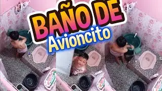 Quiso ir &ldquo;r&aacute;pido&rdquo; al ba&ntilde;o por el celular&hellip; y su mam&aacute; lo HUMILL&Oacute; en vivo