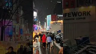 Walking Tour of Seoul's Myeongdong Street in the Snow, K-pop Demon Hunters Korea 눈내리는 서울밤 명동거리 워킹투어