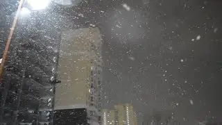 СЛЫШИШЬ ???!! ПАДАЕТ СНЕГ...