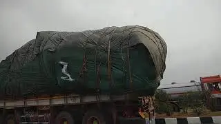 Overhanging load in a truck