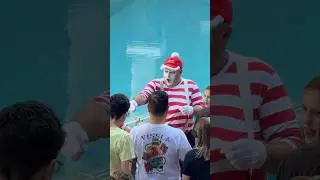 He couldn&rsquo;t believe what he saw 😳 Tom mime Seaworld #seaworldmime #tomthemime #funny #comedy