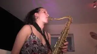 Sax demo met Monica