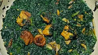 Katla Machh Bori Bethe Shaak Jhol 🤤 | Traditional Bengali Fish Curry | Shak Diye Machher Jhol