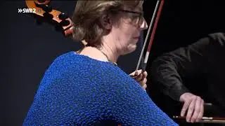 Elnaz Seyedi, A very close look from far away