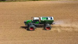 Cavendish Agri Services Fendt Rogator 900 Series Fertilizer Spreader